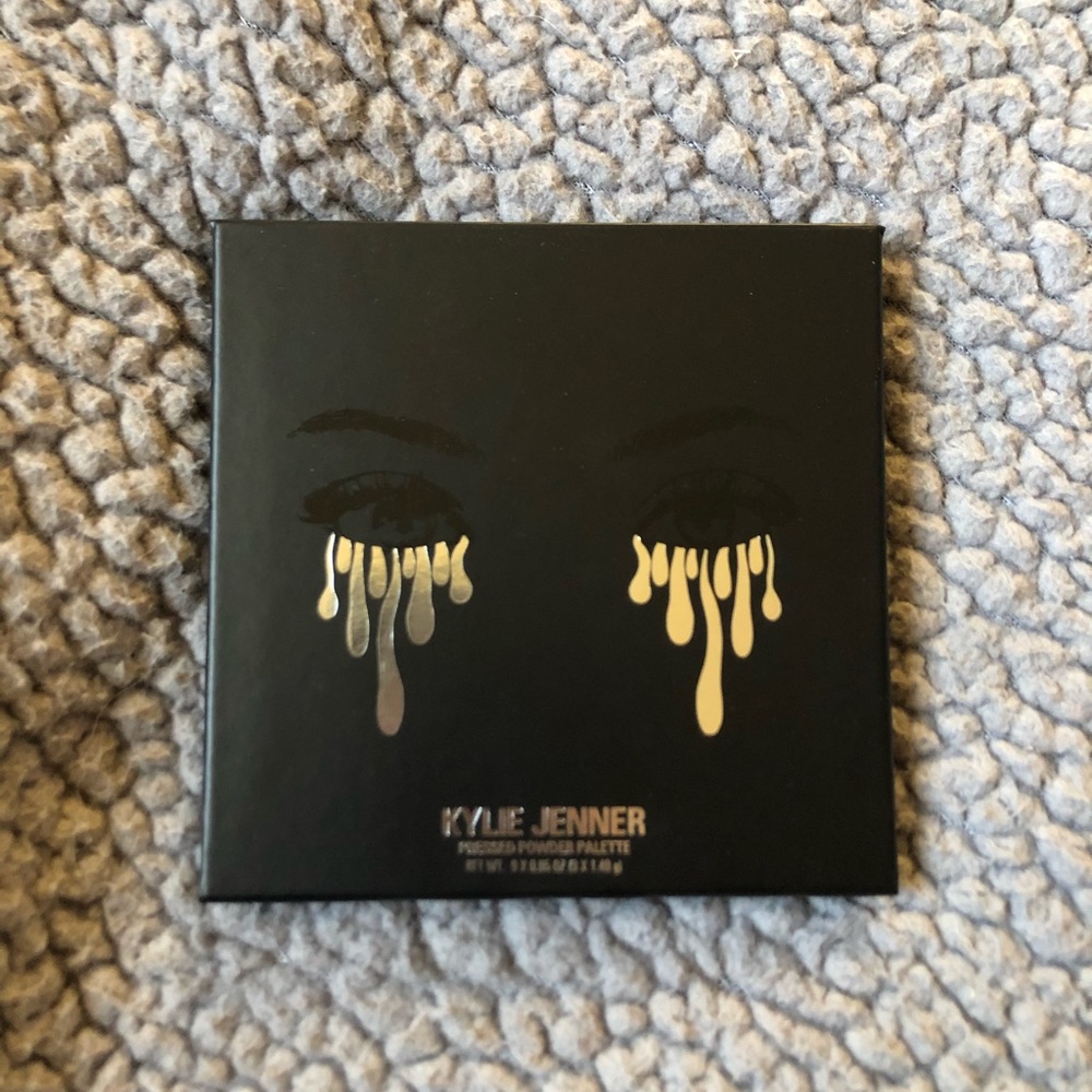 Kylie Cosmetics: The Burgundy Palette - Picture 2 of 5